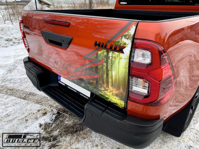 Toyota Hilux Black Edition 2021 aizmugurējais bamperis